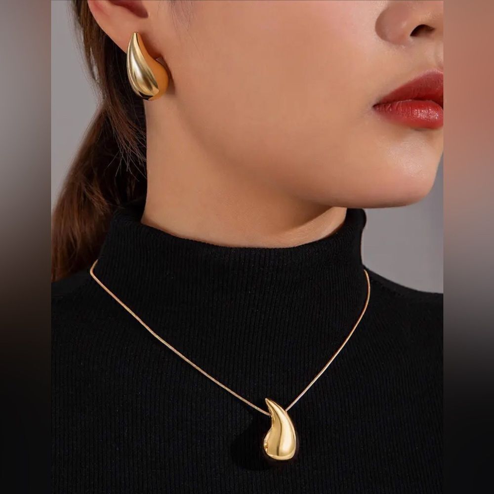 WATER DROP FASHION 18K GOLD PLATED EARRINGS AND NECKLACE SET